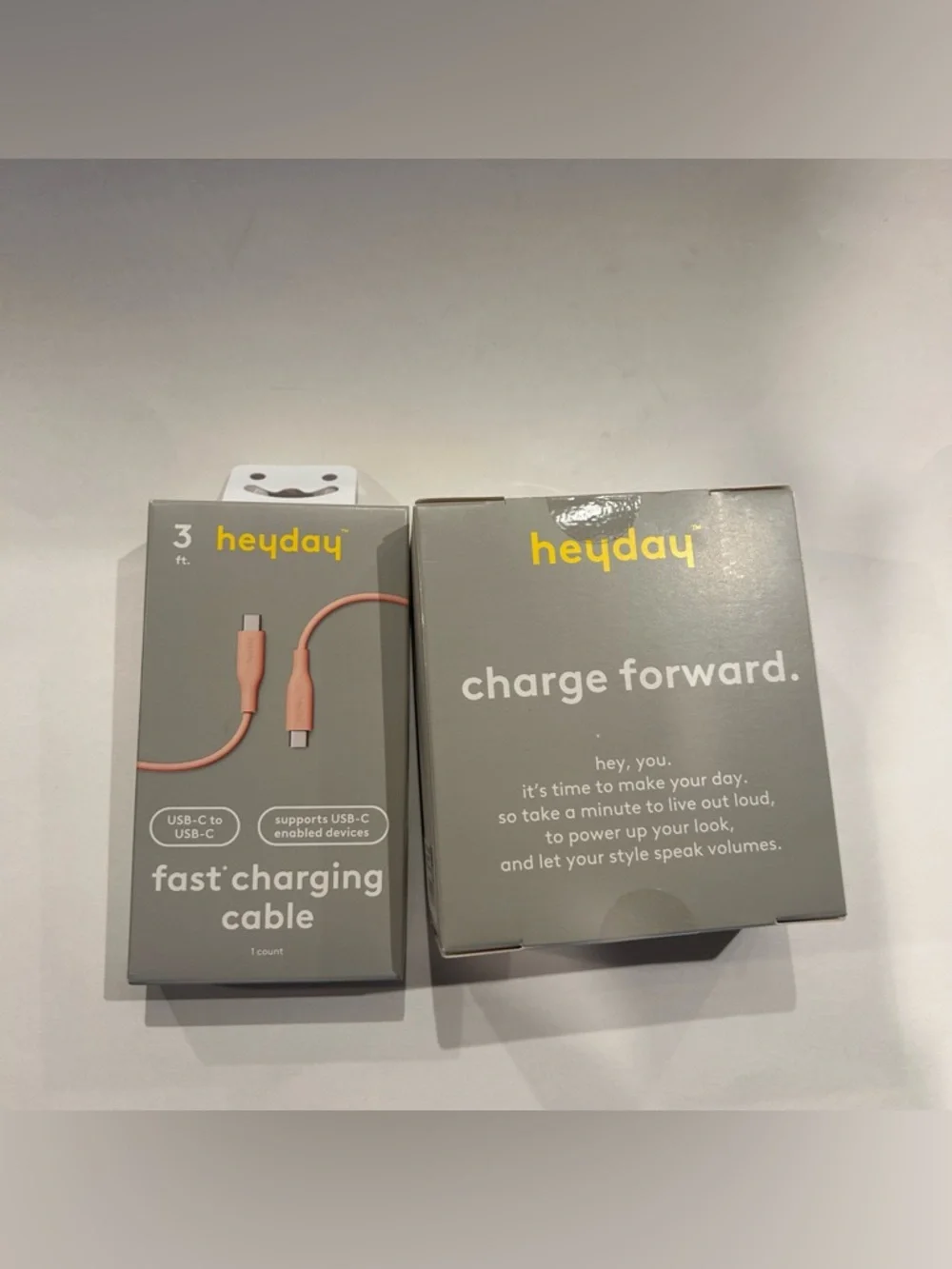 heyday Fast Charging USB-C Cable and Accessory Box in Pink and Gray new